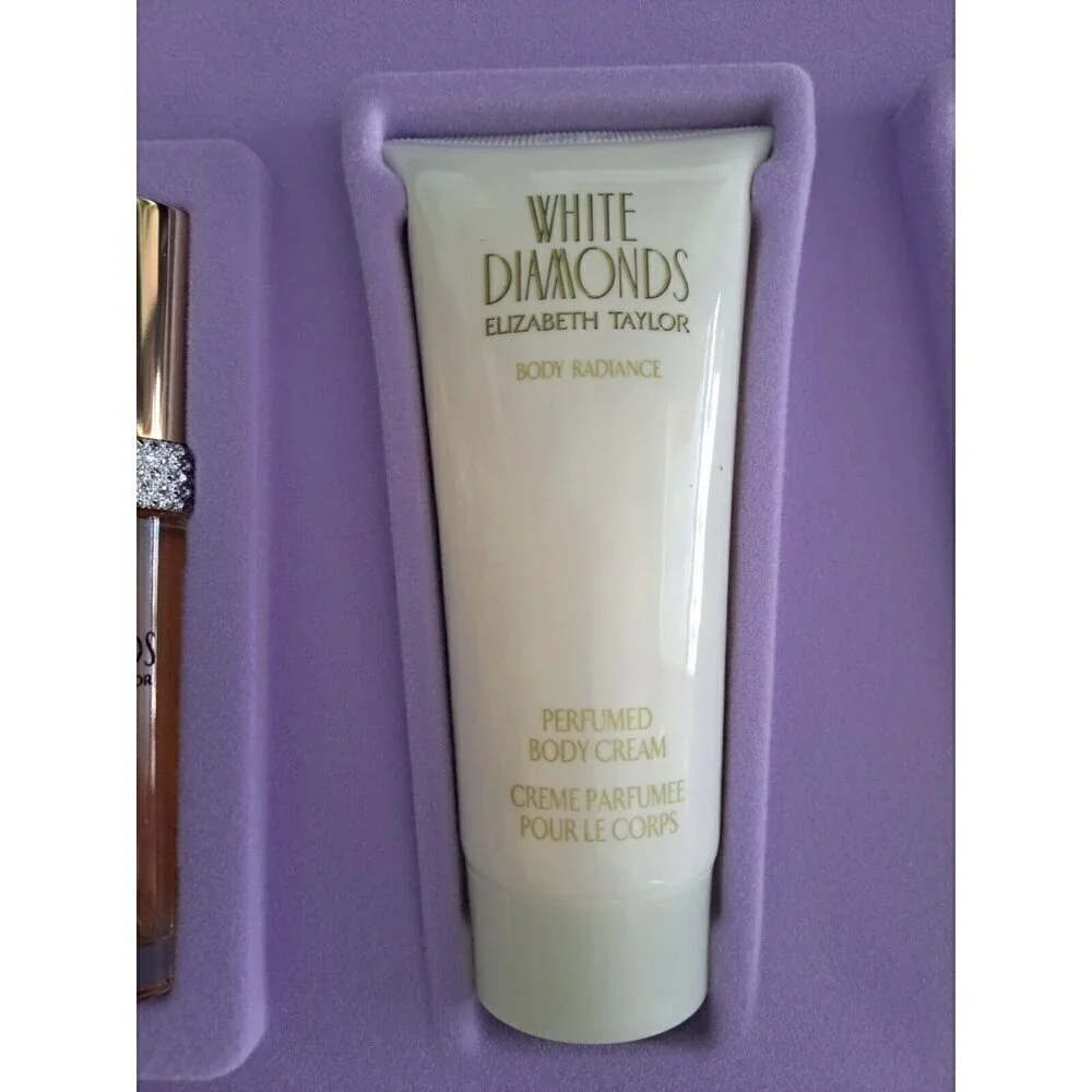 Elizabeth Taylor White Diamonds Gift Set Includes 2 Perfumes/Lotion/Body Wash